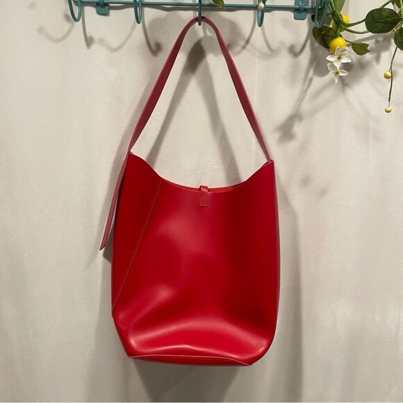 Adorable red Elizabeth Arden pvc bucket bag vegan - Picture 7 of 10